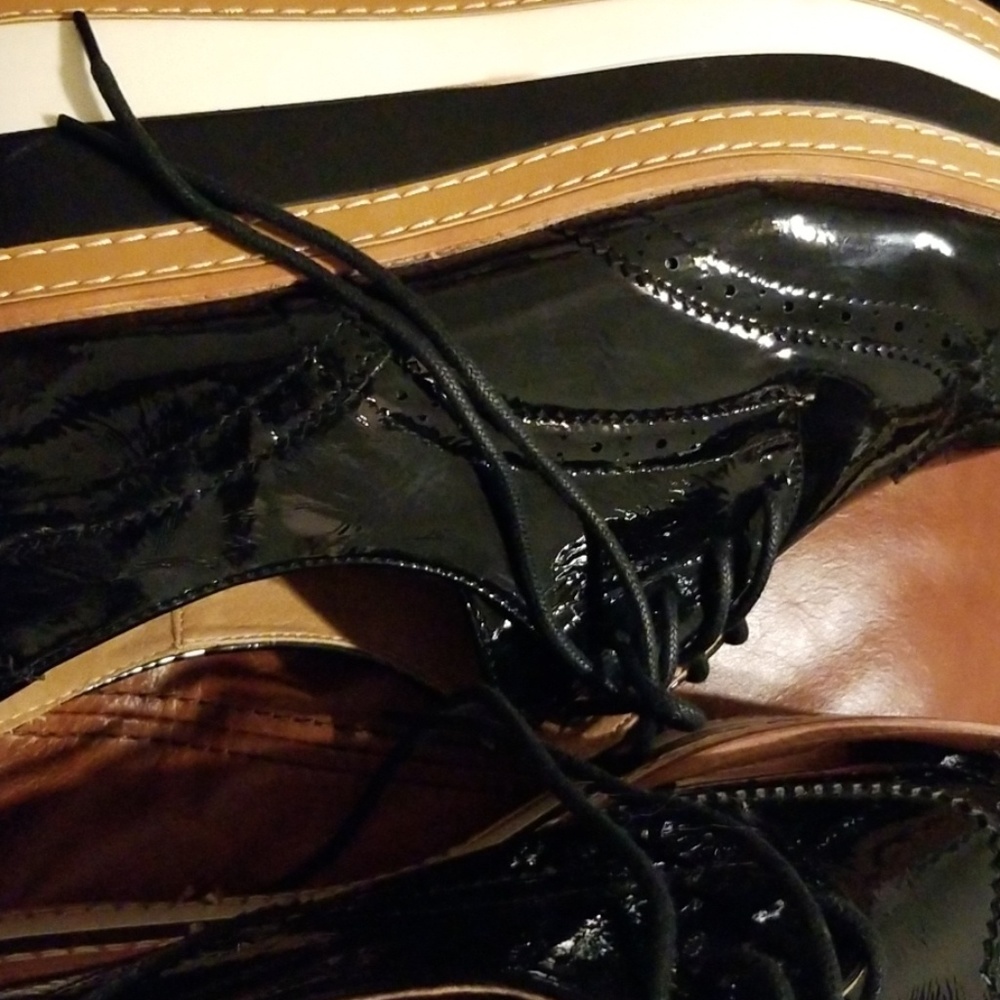 Shoes/ sneakers